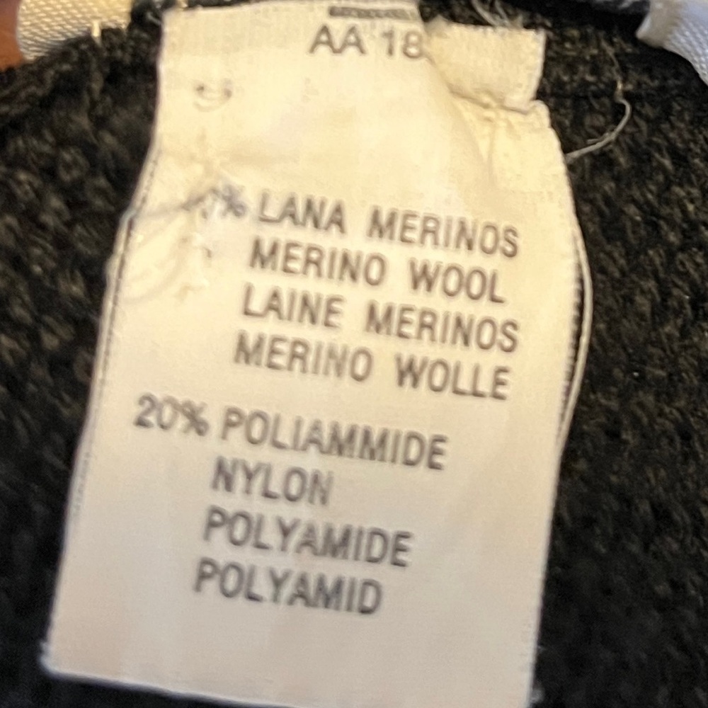 Vintage Made In Italy Mernio Wool Black Fringe Poncho Boho minimalist One Size - Picture 8 of 9